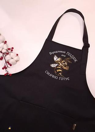 Фартук подарочный для повара с прикольной вышивкой.