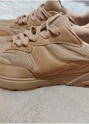 Zara кросівки