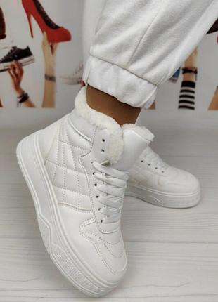 Зимові білі кросівки