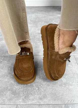 Темно-бежеві утеплені натуральні замшеві лофери