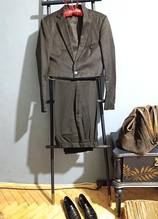 Брючный костюм с кроп-пиджаком