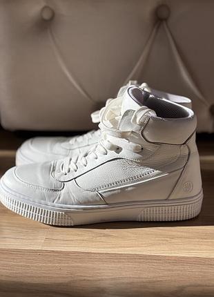 Кросівки білі жіночі