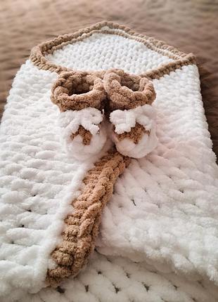 Вязаный плюшевый плед и пинетки