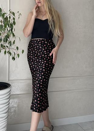 Сатинова спідниця міді в квітковий принт