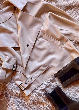 Шкіряна куртка косуха бежева слонової кістки