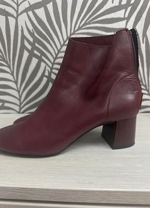 Шкіряні ботильони