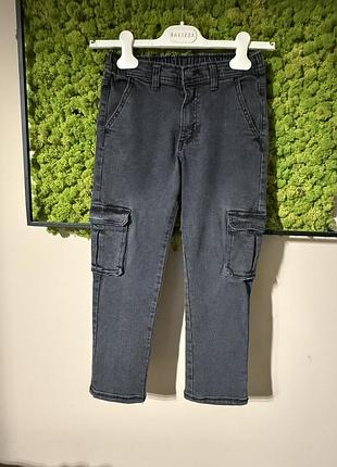 Чорні джинси з карманами