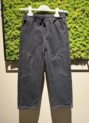 Чорні прямі джинси