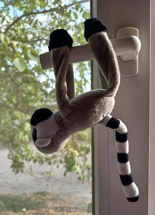 Лемур на липучках