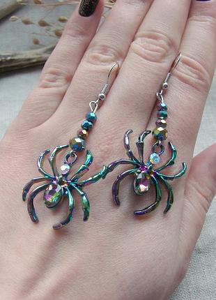 Серьги радужные пауки сережки с пауками длинные хамелеон радужный металл в стиле готик на хеллоуин