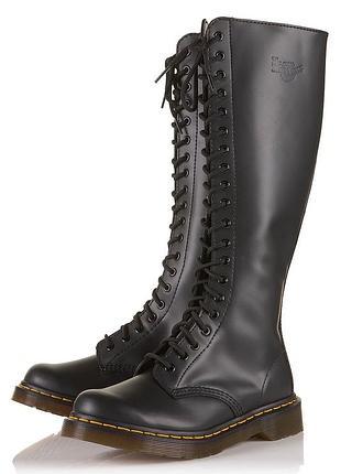 Мартінси високі на 20 люверсів