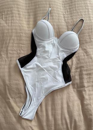 Cтильний купальник з чашкою