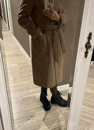 Жіноче пальто карамельного кольору, розмір 36-38, утеплене,