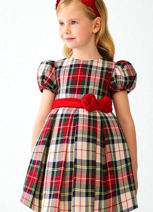 Эффектное платье в классическую клетку