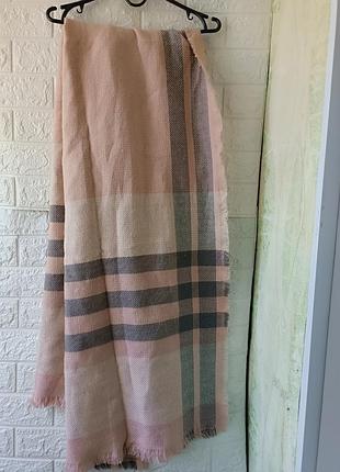 Гарний жіночий шарф