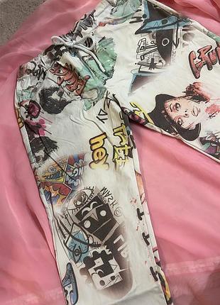 Штани з принтом на шнурку