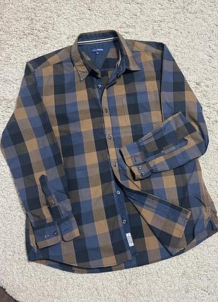 Стильна чоловіча сорочка в клітку