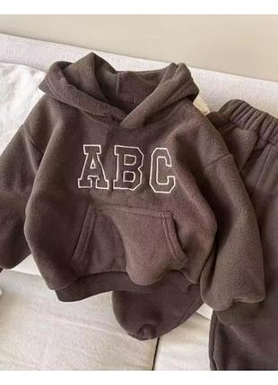Костюм теплый флисовый abc коричневый