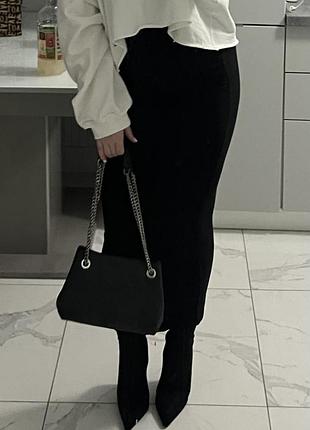 Чорна довга юбка