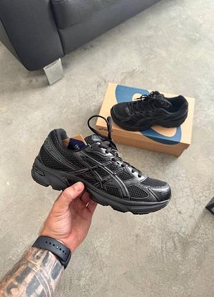 Кроссовки женские asics