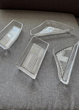 Тарелки, красивые стеклянные тарелки с узорами, тарелка с рельефными изделиями, красивые тарелки прозрачные