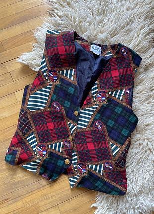 Вінтажна жилетка koret з яскравим принтом у клітинку та золотими ґудзиками. стильна, комфортна, з підкладкою.