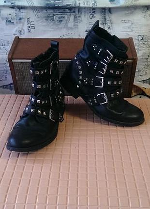 Супер стильные и модные ботиночки 37 размер в отличном состоянии