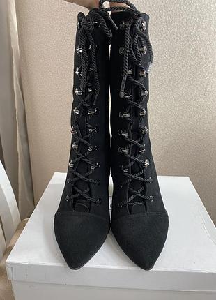 Замшеві чоботи