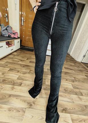 Вельветовые брюки клеш на замочке