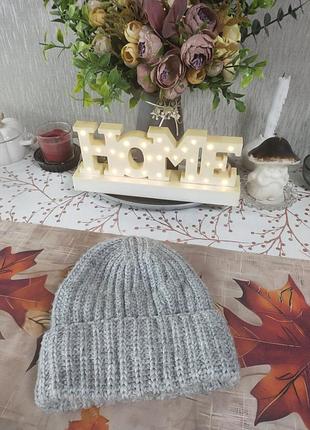 Тепла зимова шапка