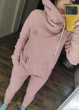 Комбинированный спортивный костюм