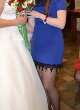 Коротна синя сукня з мереживом bcbg max azria