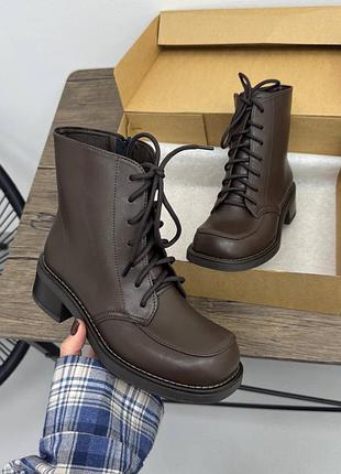 Коричневі шоколадні натуральні шкіряні демісезонні демі осінні черевики на шнурках середніх товстих підборах з анатомічним носом шкіра осінь шоколад