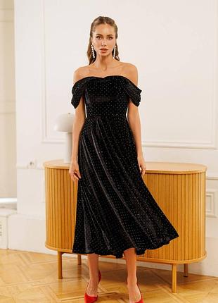 🤍новинка🤍
платье 

ткань: супер бархат, напыление камней 
цвета: черный
размер: хс с м л 
цена : 2880 грн