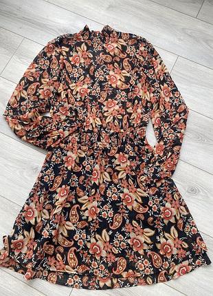 Сукня стійка воротнік