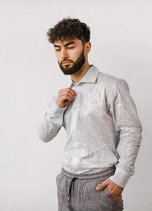 Класна сорочка в горох