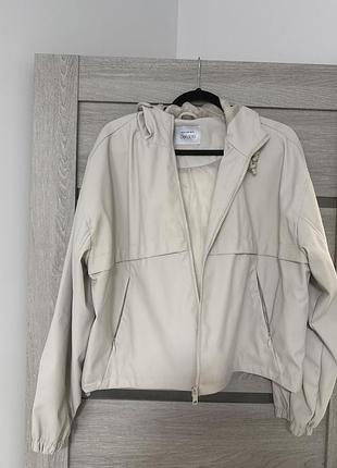 Куртка бежева