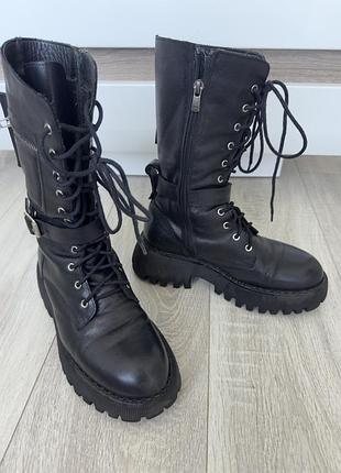 Чоботи жіночі  з натуральної шкіри берці чорного кольору 37 р утеплені на флісі