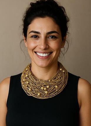 Намисто з золотистого бісеру