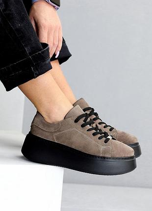 Замшевые женские бежевые кроссовки на платформе танкетке осенние натуральная замша весна осень