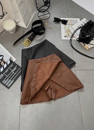 Шкіряна жіноча спідниця-шорти з еко шкіри
