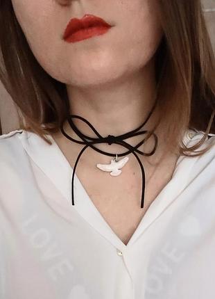 Чокер ластовица на замшевом шкурке ручной работы