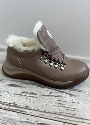 Жіночій кросівок зима  натуральна шкіра 35,5-36 р