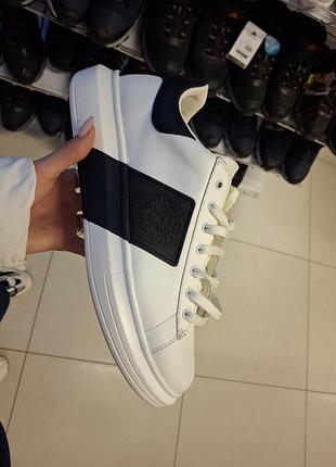 Кроссовки guess