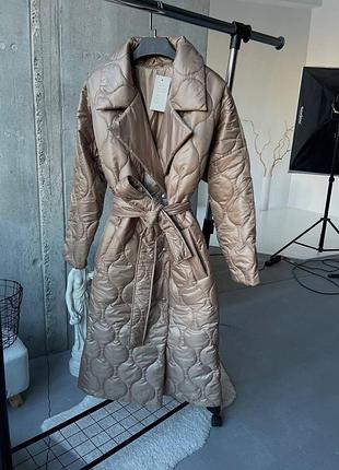 Пальто в наявності