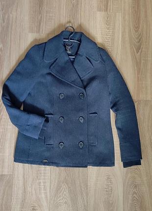 Коротке приталене пальто