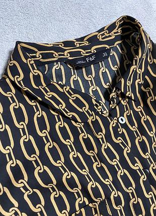 Гарна жіноча блузка