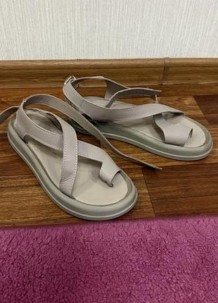 Босоножки летние