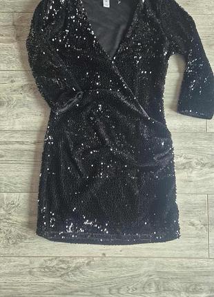 Ошатна оксамитова сукня в паєтки