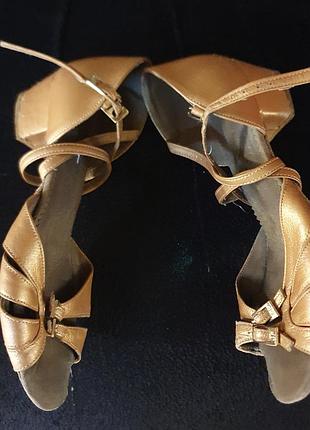 Туфли для бальных танцев